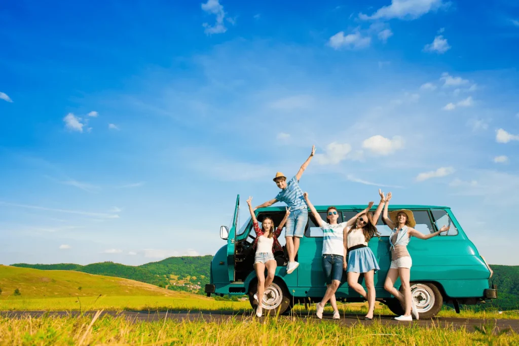 Des voyageurs sur la route