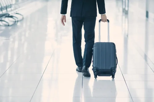 Comment éviter les frais de surcharge bagages en avion ?