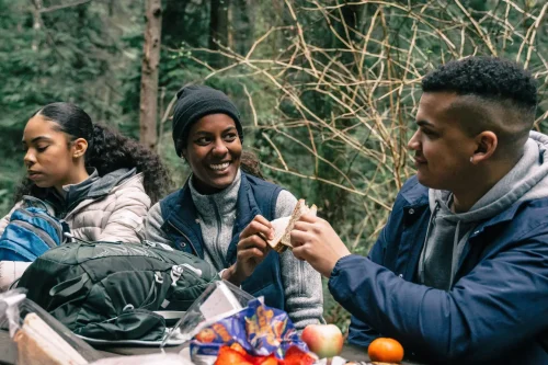 Que manger en randonnée itinérante ? Guide nutrition et idées de repas pour le trek